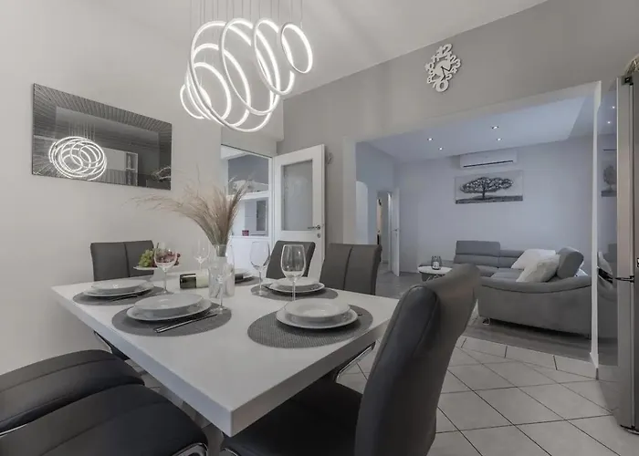 Апартаменты With Parking Space - 22170 *